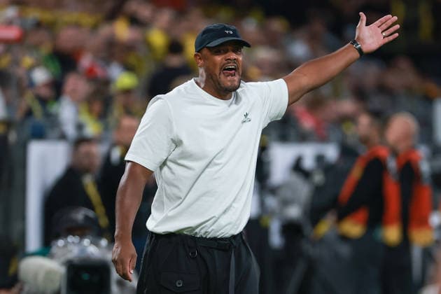 Franz Beckenbauer Supercup 2026 - Borussia Dortmund - FC Bayern München am 22.08.2026 im Signal Iduna Park in Dortmund Trainer Vincent Kompany (Muenchen) gibt lautstark Anweisungen *** 2026 Franz Beckenbauer Super Cup: Borussia Dortmund vs. FC Bayern Munich on August 22, 2026, at Signal Iduna Park in Dortmund. Coach Vincent Kompany shouts instructions to the Munich team. MH