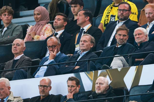Franz Beckenbauer Supercup 2026 - Borussia Dortmund - FC Bayern München am 22.08.2026 im Signal Iduna Park in Dortmund Bernd Neuendorf (Präsident, DFB Deutscher Fußball-Bund), Bundeskanzler Friedrich Merz (CDU), Hans-Joachim Aki Watzke (DFB-Vizepraesident), Jürgen Klopp (Bundestrainer), Rudi Völler (Sportdirektor der deutschen Nationalmannschaft, DFB) *** Franz Beckenbauer Super Cup 2026: Borussia Dortmund vs. FC Bayern Munich on August 22, 2026, at Signal Iduna Park in Dortmund; Bernd Neuendorf, President of the DFB (German Football Association); Federal Chancellor Friedrich Merz (CDU); Hans Joachim Aki Watzke, DFB Vice President; Jürgen Klopp, National Team Coach; Rudi Völler, Sports Director of the German National Team, DFB MH
