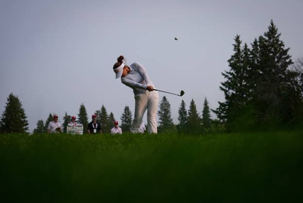 August 22, 2026, Edmonton, Ab, CANADA: Soo Bin Joo, of South Korea, hits her second shot on the 16th hole during the third round at the LPGA, Golf Damen CPKC Canadian Women s Open golf tournament, in Edmonton, on Saturday, Aug. 22, 2026. Canada News - August 22, 2026  - ZUMAc35_ 20260822_zaf_c35_170 Copyright: xDarrylxDyckx