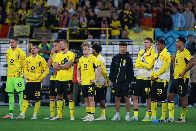 Franz Beckenbauer Supercup 2026 - Borussia Dortmund - FC Bayern München am 22.08.2026 im Signal Iduna Park in Dortmund Enttäuschte Dortmunder nach der Niederlage, hier mit Torwart Alexander Meyer (Dortmund 33) , Marcel Sabitzer (Dortmund 20) , Waldemar Anton (Dortmund 3) , Daniel Svensson (Dortmund 24) , Luca Reggiani (Dortmund 49) , Filippo Mane (Dortmund 39) , Jobe Bellingham (Dortmund 7) *** Franz Beckenbauer Super Cup 2026: Borussia Dortmund vs. FC Bayern Munich on August 22, 2026, at Signal Iduna Park in Dortmund. Disappointed Dortmund players after the loss, pictured here with goalkeeper Alexander Meyer (Dortmund 33), Marcel Sabitzer (Dortmund) 20, Waldemar Anton (Dortmund) 3, Daniel Svensson (Dortmund) 24, Luca Reggiani (Dortmund) 49, Filippo Mane (Dortmund) 39, Jobe Bellingham (Dortmund) 7 MH