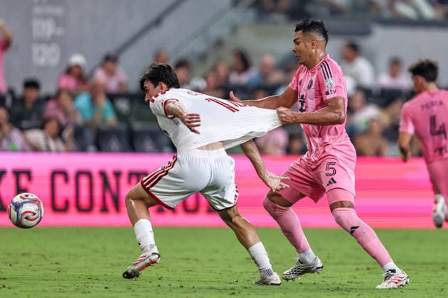 MIAMI, FL - AUGUST 22: Alonso Coello (14) of the Toronto FC and Casimiro (5) of the Inter Miami CF battle for a ball during the MLS, Fussball Herren, USA match between Toronto FC and Inter Miami CF on August 22,2026 at NU Stadium, Miami, Fla.(Photo by Chris Arjoon Icon Sportswire) SOCCER: AUG 22 MLS Inter Miami CF vs Toronto FC EDITORIAL USE ONLY Icon2608220000009