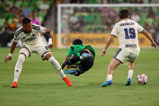 AUSTIN, TX - AUGUST 22: Midfielder Ervin Torres 38 of the Austin FC goes to ground after being fouled by midfielder Jesus Bueno 8 of the Philadelphia Union as midfielder Indiana Vassilev 19 of the Philadelphia Union looks on during the MLS, Fussball Herren, USA match between Austin FC and Philadelphia Union on August 22, 2026, at Q2 Stadium in Austin, TX. (Photo by David Buono Icon Sportswire) SOCCER: AUG 22 MLS Austin FC vs Philadelphia Union EDITORIAL USE ONLY Icon260822004