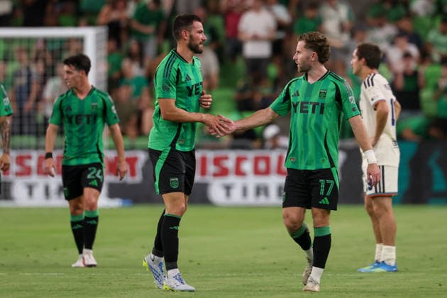 AUSTIN, TX - AUGUST 22: Defender Brendan Hines-Ike 4 of the Austin FC gets a high five from teammate defender Jon Gallagher 17 of the Austin FC after scoring a goal during the MLS, Fussball Herren, USA match between Austin FC and Philadelphia Union on August 22, 2026, at Q2 Stadium in Austin, TX. (Photo by David Buono Icon Sportswire) SOCCER: AUG 22 MLS Austin FC vs Philadelphia Union EDITORIAL USE ONLY Icon260822010