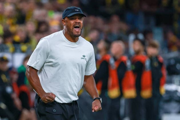Franz Beckenbauer Supercup 2026 - Borussia Dortmund - FC Bayern München am 22.08.2026 im Signal Iduna Park in Dortmund Trainer Vincent Kompany (Muenchen) schreit und ballt die Faust Fäuste *** Franz Beckenbauer Super Cup 2026: Borussia Dortmund vs. FC Bayern Munich on August 22, 2026, at Signal Iduna Park in Dortmund. Coach Vincent Kompany of Munich shouts and clenches his fists. MH