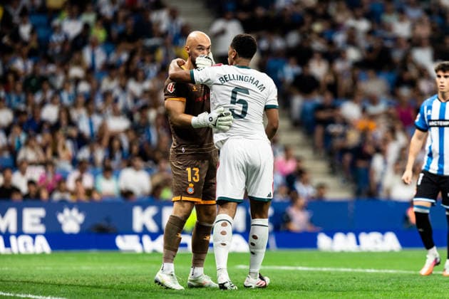 August 22, 2026, Barcelona, Catalonia, Spain: BARCELONA, SPAIN - AUGUST 22: Jude Bellingham of Real Madrid and :Marko Dimitrovic of RCD Espanyol in action during the LaLiga EA Sports match between RCD Espanyol and Real Madrid at RCDE Stadium on August 22, 2026 in Barcelona, Spain. Barcelona Spain - ZUMAs316 20260822_znp_s316_066 Copyright: xMartixSeguraxRamonedax