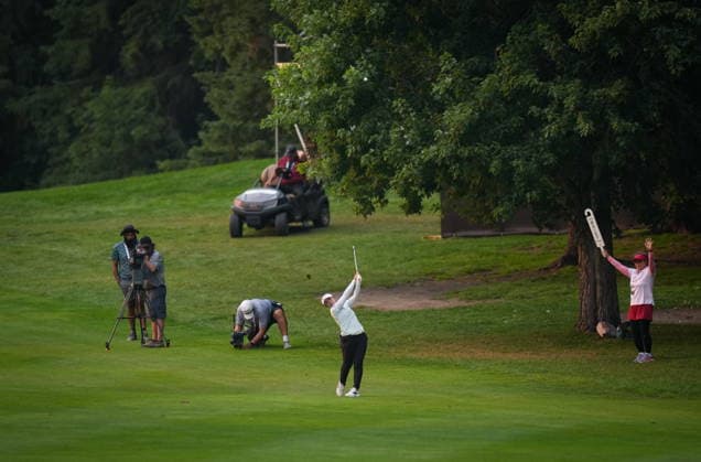 August 22, 2026, Edmonton, Ab, CANADA: Miyu Yamashita, of Japan, hits her second shot on the 18th hole during the third round at the LPGA, Golf Damen CPKC Canadian Women s Open golf tournament, in Edmonton, on Saturday, Aug. 22, 2026. Canada News - August 22, 2026  - ZUMAc35_ 20260822_zaf_c35_176 Copyright: xDarrylxDyckx