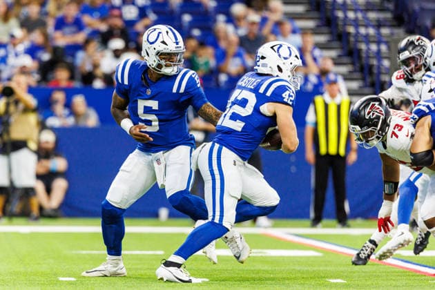 Aug 22, 2026; Indianapolis, Indiana, USA; Indianapolis Colts quarterback Anthony Richardson (5) hands the ball off to Indianapolis Colts defensive back Jai Onte McMillan (42) during NFL, American Football Herren, USA preseason game action against the Atlanta Falcons at Lucas Oil Stadium. Mandatory Credit: -Cal Media - ZUMAc04_ 20260822_zma_c04_379 Copyright: xJohnxMersitsx