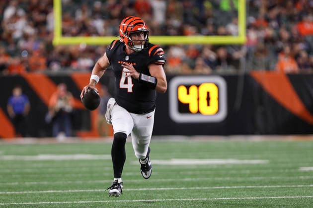 CINCINNATI, OH - AUGUST 22: Cincinnati Bengals quarterback Sean Clifford (4) carries the ball during the preseason game between the Chicago Bears and the Cincinnati Bengals at Paycor Stadium on August 22, 2026 in Cincinnati, OH. (Photo by Ian Johnson Icon Sportswire) NFL, American Football Herren, USA AUG 22 Bears at Bengals EDITORIAL USE ONLY Icon260822039