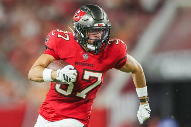 August 22, 2026, Tampa, Florida, USA: Tampa Bay Buccaneers cornerback ROMAN PARODIE runs the ball after an interceptionat an NFL, American Football Herren, USA preseason game between the Kansas City Chiefs and Tampa Bay Buccaneers at Raymond James Stadium on August 22, 2026 in Tampa, Florida. Tampa USA - ZUMAs335 20260822_znp_s335_028 Copyright: xMatthewxSmithx
