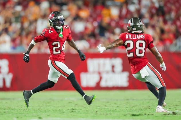 August 22, 2026, Tampa, Florida, USA: Tampa Bay Buccaneers cornerback AYDEN GARNES (24) and Tampa Bay Buccaneers cornerback DAMARION WILLIAMS (28) celebrate after a play at an NFL, American Football Herren, USA preseason game between the Kansas City Chiefs and Tampa Bay Buccaneers at Raymond James Stadium on August 22, 2026 in Tampa, Florida. Tampa USA - ZUMAs335 20260822_znp_s335_029 Copyright: xMatthewxSmithx