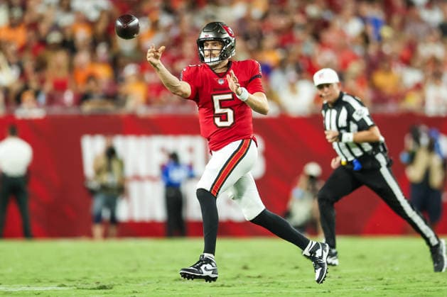 August 22, 2026, Tampa, Florida, USA: Tampa Bay Buccaneers quarterback JAKE BROWNING (5) passes the ball at an NFL, American Football Herren, USA preseason game between the Kansas City Chiefs and Tampa Bay Buccaneers at Raymond James Stadium on August 22, 2026 in Tampa, Florida. Tampa USA - ZUMAs335 20260822_znp_s335_011 Copyright: xMatthewxSmithx