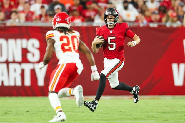 August 22, 2026, Tampa, Florida, USA: Tampa Bay Buccaneers quarterback JAKE BROWNING (5) runs the ball at an NFL, American Football Herren, USA preseason game between the Kansas City Chiefs and Tampa Bay Buccaneers at Raymond James Stadium on August 22, 2026 in Tampa, Florida. Tampa USA - ZUMAs335 20260822_znp_s335_008 Copyright: xMatthewxSmithx