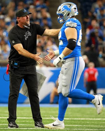 Washington Commanders vs Detroit Lions DETROIT,MICHIGAN-AUGUST 22: Detroit Lions head coach Dan Campbell greets Detroit Lions guard Michael Niese (62) as he comes off of the field during the second half of an NFL, American Football Herren, USA preseason football game between the Washington Commanders and the Detroit Lions in Detroit, Michigan USA, on Saturday, August 22, 2026 Detroit Michigan United States  Copyright: xAmyxLemusx originalFilename:lemus-washingt260822_npTqF.jpg
