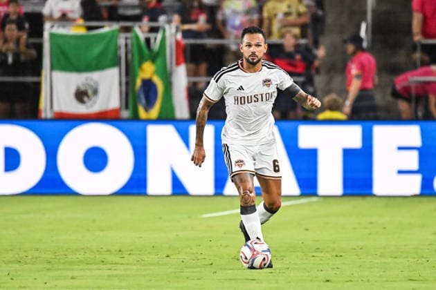 ST. LOUIS, MO - AUGUST 22: midfielder Jose Artur (6) of the Houston Dynamo FC control the ball during the MLS, Fussball Herren, USA regular season match where St. Louis CITY SC hosted the Houston Dynamo FC on Saturday August 22nd, 2026, at Energizer Park in St. Louis City, MO. (Photo by Rick Ulreich Icon Sportswire) SOCCER: AUG 22 MLS St. Louis CITY SC vs Houston Dynamo FC EDITORIAL USE ONLY Icon26082215