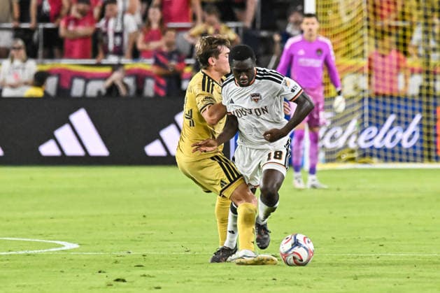 ST. LOUIS, MO - AUGUST 22: midfielder Daniel Edelman (24) of the St. Louis CITY SC gets called for a foul as he collided with defender Diadie Samassekou (18) of the Houston Dynamo FC during the MLS, Fussball Herren, USA regular season match where St. Louis CITY SC hosted the Houston Dynamo FC on Saturday August 22nd, 2026, at Energizer Park in St. Louis City, MO. (Photo by Rick Ulreich Icon Sportswire) SOCCER: AUG 22 MLS St. Louis CITY SC vs Houston Dynamo FC EDITORIAL USE ONLY Icon26082222