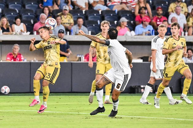 ST. LOUIS, MO - AUGUST 22: midfielder Alexandru Matan (23) of the St. Louis CITY SC heads the ball during the MLS, Fussball Herren, USA regular season match where St. Louis CITY SC hosted the Houston Dynamo FC on Saturday August 22nd, 2026, at Energizer Park in St. Louis City, MO. (Photo by Rick Ulreich Icon Sportswire) SOCCER: AUG 22 MLS St. Louis CITY SC vs Houston Dynamo FC EDITORIAL USE ONLY Icon26082224
