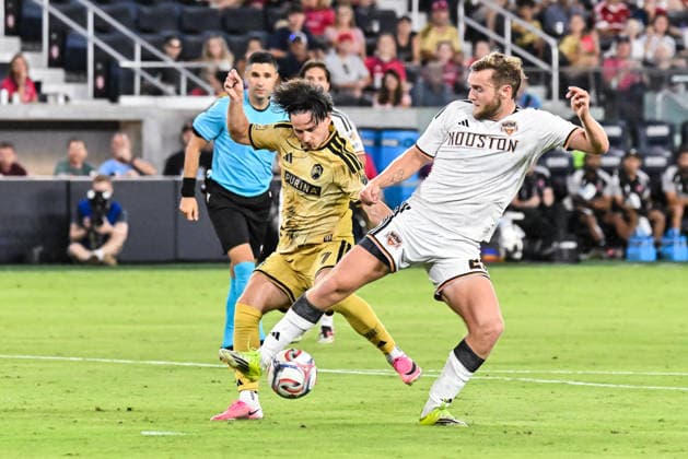 ST. LOUIS, MO - AUGUST 22: forward Duncan McGuire (23) of the Houston Dynamo FC is able to block the shot attempt of midfielder Tomas Ostrak (7) of the St. Louis CITY SC during the MLS, Fussball Herren, USA regular season match where St. Louis CITY SC hosted the Houston Dynamo FC on Saturday August 22nd, 2026, at Energizer Park in St. Louis City, MO. (Photo by Rick Ulreich Icon Sportswire) SOCCER: AUG 22 MLS St. Louis CITY SC vs Houston Dynamo FC EDITORIAL USE ONLY Icon26082226