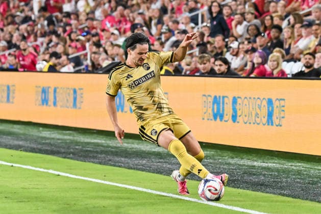 ST. LOUIS, MO - AUGUST 22: midfielder Tomas Ostrak (7) of the St. Louis CITY SC keeps the ball in play during the MLS, Fussball Herren, USA regular season match where St. Louis CITY SC hosted the Houston Dynamo FC on Saturday August 22nd, 2026, at Energizer Park in St. Louis City, MO. (Photo by Rick Ulreich Icon Sportswire) SOCCER: AUG 22 MLS St. Louis CITY SC vs Houston Dynamo FC EDITORIAL USE ONLY Icon26082229