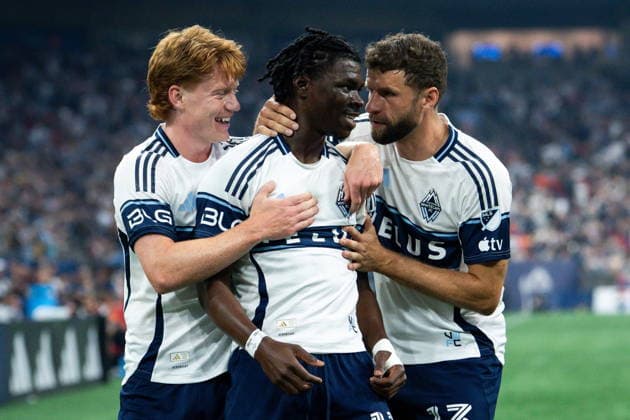 August 22, 2026, Vancouver, Bc, CANADA: Vancouver Whitecaps Emmanuel Sabbi, centre, celebrates his goal against FC Dallas with Oliver Larraz, left, and Thomas Muller during the first half of an MLS, Fussball Herren, USA soccer match in Vancouver, on Saturday, August 22, 2026. Canada News - August 22, 2026  - ZUMAc35_ 20260822_zaf_c35_200 Copyright: xEthanxCairnsx