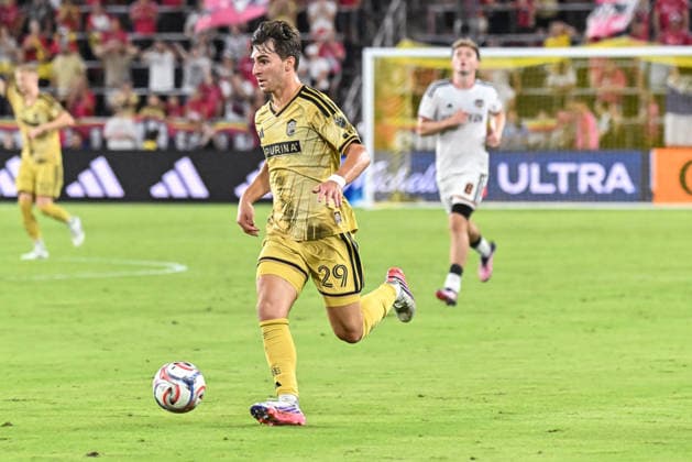 ST. LOUIS, MO - AUGUST 22: midfielder Palmer Ault (29) of the St. Louis CITY SC runs with the ball during the MLS, Fussball Herren, USA regular season match where St. Louis CITY SC hosted the Houston Dynamo FC on Saturday August 22nd, 2026, at Energizer Park in St. Louis City, MO. (Photo by Rick Ulreich Icon Sportswire) SOCCER: AUG 22 MLS St. Louis CITY SC vs Houston Dynamo FC EDITORIAL USE ONLY Icon26082241