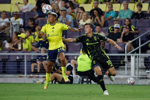 NASHVILLE, TN - AUGUST 22: Nashville SC defender Andy N‡jar (31) wins a header in front of Columbus Crew defender Malte Amundsen (18) during a match between Nashville SC and Columbus Crew, August 22, 2026, at GEODIS Park in Nashville, Tennessee. (Photo by Matthew Maxey Icon Sportswire) SOCCER: AUG 22 MLS, Fussball Herren, USA Nashville SC vs Columbus Crew EDITORIAL USE ONLY Icon26082220