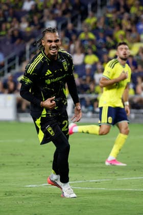 NASHVILLE, TN - AUGUST 22: Columbus Crew defender Mohamed Farsi (23) celebrates after scoring a second half goal during a match between Nashville SC and Columbus Crew, August 22, 2026, at GEODIS Park in Nashville, Tennessee. (Photo by Matthew Maxey Icon Sportswire) SOCCER: AUG 22 MLS, Fussball Herren, USA Nashville SC vs Columbus Crew EDITORIAL USE ONLY Icon26082222