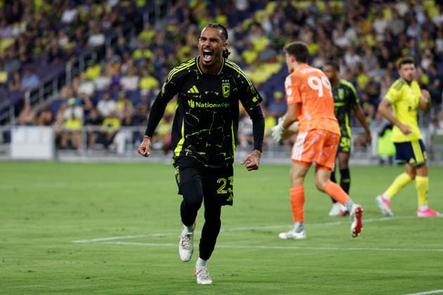NASHVILLE, TN - AUGUST 22: Columbus Crew defender Mohamed Farsi (23) celebrates after scoring a second half goal during a match between Nashville SC and Columbus Crew, August 22, 2026, at GEODIS Park in Nashville, Tennessee. (Photo by Matthew Maxey Icon Sportswire) SOCCER: AUG 22 MLS, Fussball Herren, USA Nashville SC vs Columbus Crew EDITORIAL USE ONLY Icon26082223