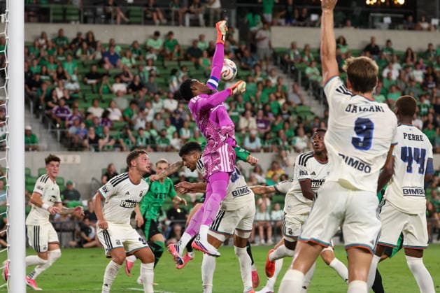 AUSTIN, TX - AUGUST 22: Goalkeeper Andre Blake 18 of the Philadelphia Union pisses a crossing ball during the MLS, Fussball Herren, USA match between Austin FC and Philadelphia Union on August 22, 2026, at Q2 Stadium in Austin, TX. (Photo by David Buono Icon Sportswire) SOCCER: AUG 22 MLS Austin FC vs Philadelphia Union EDITORIAL USE ONLY Icon260822024