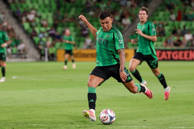 AUSTIN, TX - AUGUST 22: Forward Myrto Uzuni 10 of the Austin FC readies for a shot on goal during the MLS, Fussball Herren, USA match between Austin FC and Philadelphia Union on August 22, 2026, at Q2 Stadium in Austin, TX. (Photo by David Buono Icon Sportswire) SOCCER: AUG 22 MLS Austin FC vs Philadelphia Union EDITORIAL USE ONLY Icon260822035