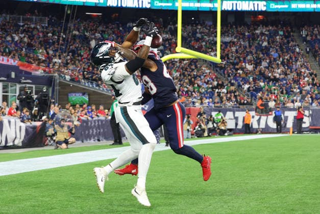 Aug 22, 2026; Foxborough, Massachusetts, USA; New England Patriots linebacker Namdi Obiazor (480) breaks up a touchdown pass to Philadelphia Eagles tight end E.J. Jenkins (84) during the NFL, American Football Herren, USA preseason game between Philadelphia Eagles and New England Patriots at Gillette Stadium. Mandatory Credit: M. Anthony Nesmith-Cal Media Foxborough USA - ZUMAc04_ 20260822_zma_c04_488 Copyright: xMingoxNesmithx