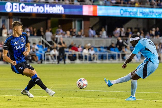 SAN JOSE, CA - AUGUST 22: Kelvin Yeboah 9 of Minnesota United FC scores a goal in the first half of a MLS, Fussball Herren, USA match against the San Jose Earthquakes on August 22, 2026 at PayPal Park in San Jose, CA. (Photo by Matthew Huang Icon Sportswire) SOCCER: AUG 22 MLS San Jose Earthquakes vs Minnesota United FC EDITORIAL USE ONLY Icon260822143