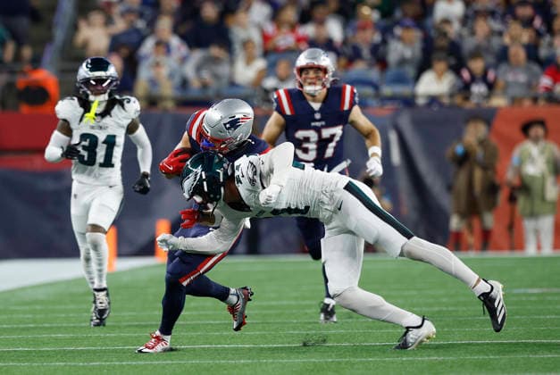 NFL, American Football Herren, USA 2026: Eagles Vs Patriots AUG 22 Aug 22, 2026; Foxborough, Massachusetts, USA; New England Patriots wide receiver Efton Chism III (86) is tackled by Philadelphia Eagles safety Cole Wisniewski (21) during the NFL preseason game between Philadelphia Eagles and New England Patriots at Gillette Stadium. Mandatory Credit: M. Anthony Nesmith-Cal Media (Credit Image: Mingo Nesmith Cal Sport Media) Foxborough Massachusetts USA EDITORIAL USE ONLY Copyright: xx ZUMA-20260822_zma_c04_485.jpg MingoxNesmithx csmphotothree514176