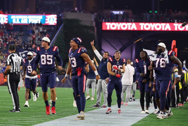 NFL, American Football Herren, USA 2026: Eagles Vs Patriots AUG 22 Aug 22, 2026; Foxborough, Massachusetts, USA; New England Patriots players react after a touchdown during the NFL preseason game between Philadelphia Eagles and New England Patriots at Gillette Stadium. Mandatory Credit: M. Anthony Nesmith-Cal Media (Credit Image: Mingo Nesmith Cal Sport Media) Foxborough Massachusetts USA EDITORIAL USE ONLY Copyright: xx ZUMA-20260822_zma_c04_482.jpg MingoxNesmithx csmphotothree514179