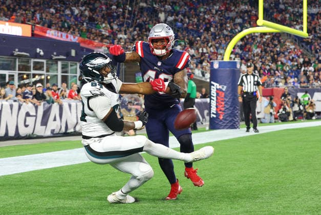 NFL, American Football Herren, USA 2026: Eagles Vs Patriots AUG 22 Aug 22, 2026; Foxborough, Massachusetts, USA; New England Patriots linebacker Namdi Obiazor (480) breaks up a touchdown pass to Philadelphia Eagles tight end E.J. Jenkins (84) during the NFL preseason game between Philadelphia Eagles and New England Patriots at Gillette Stadium. Mandatory Credit: M. Anthony Nesmith-Cal Media (Credit Image: Mingo Nesmith Cal Sport Media) Foxborough Massachusetts USA EDITORIAL USE ONLY Copyright: xx ZUMA-20260822_zma_c04_476.jpg MingoxNesmithx csmphotothree514185