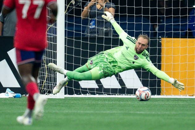 August 22, 2026, Vancouver, Bc, CANADA: FC Dallas goalkeeper Jonathan Sirois makes a save during the second half of an MLS, Fussball Herren, USA soccer match in Vancouver, on Saturday, August 22, 2026. Canada News - August 22, 2026  - ZUMAc35_ 20260822_zaf_c35_222 Copyright: xEthanxCairnsx
