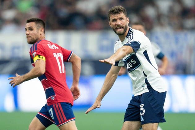 August 22, 2026, Vancouver, Bc, CANADA: Vancouver Whitecaps Thomas Muller, right, yells to his teammates as FC Dallas Ramiro watches during the second half of an MLS, Fussball Herren, USA soccer match in Vancouver, on Saturday, August 22, 2026. Canada News - August 22, 2026  - ZUMAc35_ 20260822_zaf_c35_223 Copyright: xEthanxCairnsx