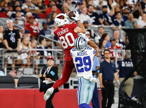 August 22, 2026, U.S.: August 22nd, 2026, Glendale, Arizona, USA: Arizona Cardinals wide receiver Simi Fehoko (80) catches a pass while Dallas Cowboys cornerback Devin Moore (29) tries to break up the pass during an NFL, American Football Herren, USA football preseason game between the Dallas cowboys and Arizona Cardinals U.S. - ZUMAv153 20260822_zsp_v153_012 Copyright: xDavidxVeneziax