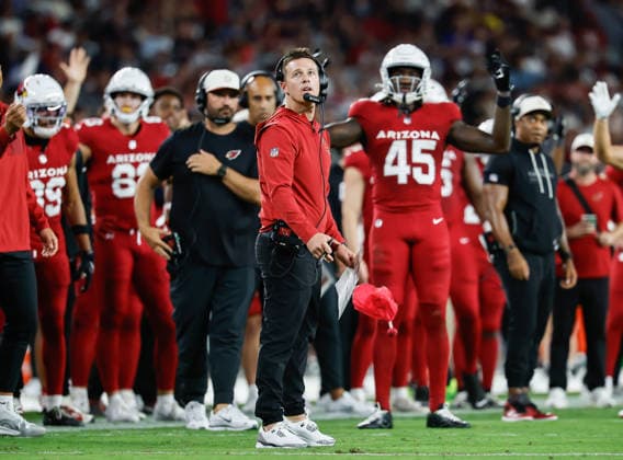 August 22, 2026, U.S.: August 22nd, 2026, Glendale, Arizona, USA: Arizona Cardinals head coach Mike LaFleur throws in the challenge flag during an NFL, American Football Herren, USA football preseason game between the Dallas cowboys and Arizona Cardinals U.S. - ZUMAv153 20260822_zsp_v153_010 Copyright: xDavidxVeneziax