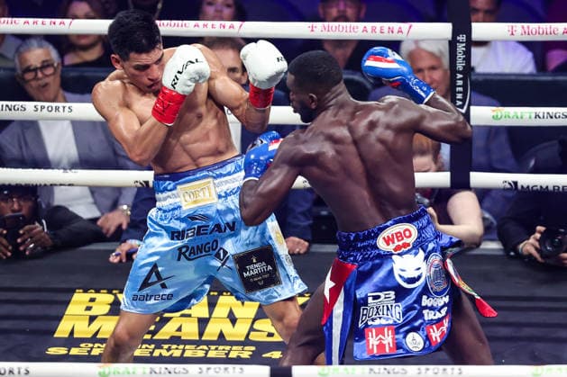 August 22, 2026: (R-L) Middleweight Yoenli Hernandez punches Francisco Veron during the co-main event of the Romero vs Lopez card at T-Mobile Arena on August 22, 2026 in Las Vegas, NV. CSM. Las Vegas United States of America - ZUMAc04_ 20260822_zma_c04_453 Copyright: xChristopherxTrimx