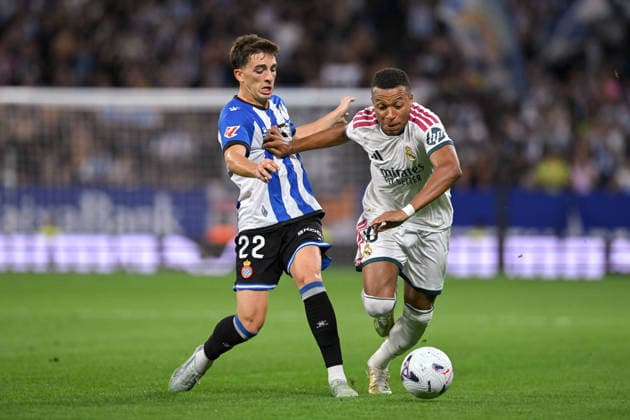 RCD ESPANYOL v REAL MADRID RCDE STADIUM BARCELONA. Aug 22, 2026 RCD ESPANYOL vs REAL MADRID Aug 22,2026 Mbappe (10) of Real Madrid vies with Calatrava (22) of RCD Espanyol during the match between RCD Espanyol and Real Madrid corresponding to the second day of La Liga EA Sports at RCDE Stadium in Barcelona, Spain. Cornella El Prat ESP Copyright: xS.xRosx