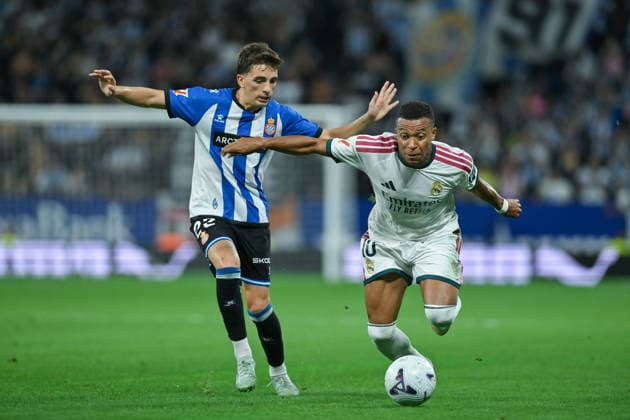 RCD ESPANYOL v REAL MADRID RCDE STADIUM BARCELONA. Aug 22, 2026 RCD ESPANYOL vs REAL MADRID Aug 22,2026 Mbappe (10) of Real Madrid vies with Calatrava (22) of RCD Espanyol (left) during the match between RCD Espanyol and Real Madrid corresponding to the second day of La Liga EA Sports at RCDE Stadium in Barcelona, Spain. Cornella El Prat ESP Copyright: xS.xRosx