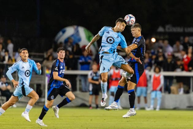 SAN JOSE, CA - AUGUST 22: Joaquin Pereyra 26 of Minnesota United FC and Benjamin Kikanovic 28 of the San Jose Earthquakes head the ball during a MLS, Fussball Herren, USA match on August 22, 2026 at PayPal Park in San Jose, CA. (Photo by Matthew Huang Icon Sportswire) SOCCER: AUG 22 MLS San Jose Earthquakes vs Minnesota United FC EDITORIAL USE ONLY Icon260822025