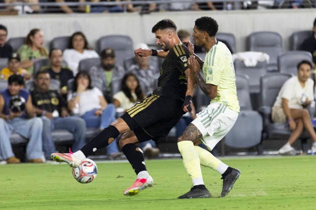 August 22, 2026, Los Angeles, California, USA: Los Angeles FC defender Yevhen Cheberko (23)cand Portland Timbers forward Antony (11) vie for the ball during a MLS, Fussball Herren, USA soccer game at BMO Stadium on Saturday, Aug. 22, 2026 in Los Angeles. Los Angeles USA - ZUMAc68_ 20260822_zaf_c68_182 Copyright: xRingoxChiux
