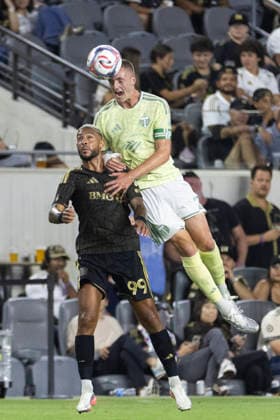 August 22, 2026, Los Angeles, California, USA: Portland Timbers defender Finn Surman (20) and Los Angeles FC forward Do nis Bouanga (99) vie for the ball during a MLS, Fussball Herren, USA soccer game at BMO Stadium on Saturday, Aug. 22, 2026 in Los Angeles. Los Angeles USA - ZUMAc68_ 20260822_zaf_c68_178 Copyright: xRingoxChiux