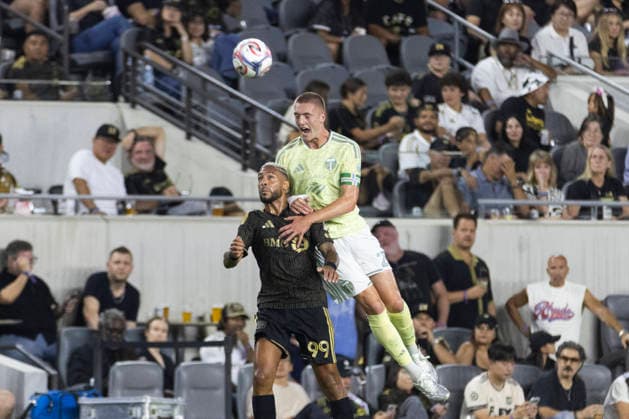 August 22, 2026, Los Angeles, California, USA: Portland Timbers defender Finn Surman (20) and Los Angeles FC forward Do nis Bouanga (99) vie for the ball during a MLS, Fussball Herren, USA soccer game at BMO Stadium on Saturday, Aug. 22, 2026 in Los Angeles. Los Angeles USA - ZUMAc68_ 20260822_zaf_c68_179 Copyright: xRingoxChiux