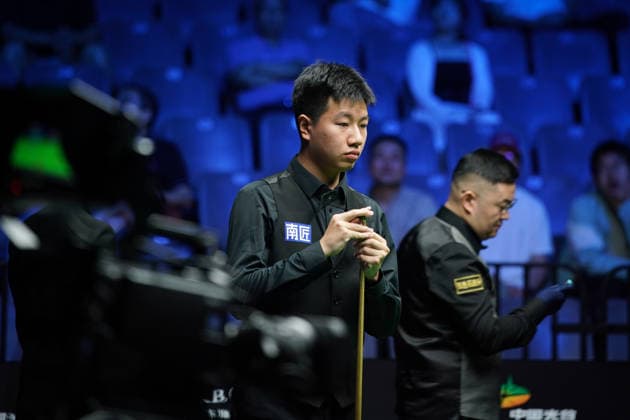 WUHAN, CHINA - AUGUST 23: Gao Yang of China chalks the cue in the first round match against Guan Zhen of China on day 1 of Wuhan Open 2026 at the Optics Valley Gymnasium of Huazhong University of Science and Technology on August 23, 2026 in Wuhan, Hubei Province of China.  Copyright: xTaixChengzhex 111661617316