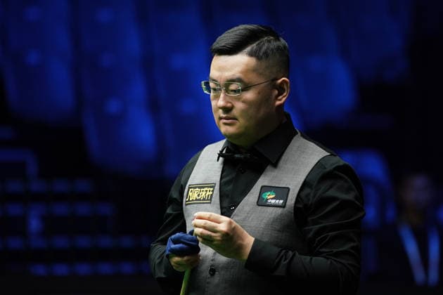 WUHAN, CHINA - AUGUST 23: Guan Zhen of China chalks the cue in the first round match against Gao Yang of China on day 1 of Wuhan Open 2026 at the Optics Valley Gymnasium of Huazhong University of Science and Technology on August 23, 2026 in Wuhan, Hubei Province of China.  Copyright: xTaixChengzhex 111661617312