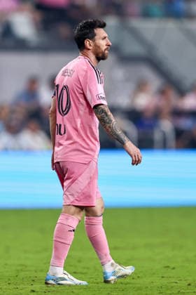 MIAMI, FL - AUGUST 22: Lionel Messi (10) of Inter Miami CF looks on during the MLS, Fussball Herren, USA match between Toronto FC and Inter Miami CF on August 22,2026 at NU Stadium, Miami, Fla.(Photo by Chris Arjoon Icon Sportswire) SOCCER: AUG 22 MLS Inter Miami CF vs Toronto FC EDITORIAL USE ONLY Icon2608220000037