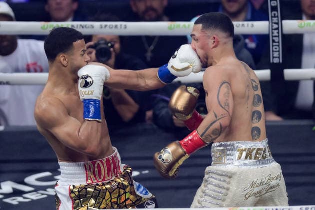 August 22, 2026, Las Vegas, Nevada, USA: ROLLY ROMERO (L) landed a solid left straight to TEOFIMO LOPEZ (R) during the PBC on DAZN at the T Mobile Arena in Las Vegas Las Vegas USA - ZUMAo117 20260822_zsp_o117_021 Copyright: xMikaelxOnax