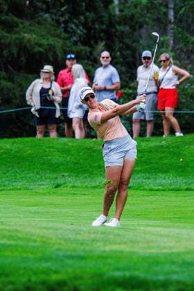 August 22, 2026, Edmonton, Alberta, Canada: Riley Smyth (USA) pitches the ball on to the green on the first hole in round 3 of the LPGA, Golf Damen CPKC Canadian Women s Open..LPGA CPKC Canada WomenÃ¢â‚¬â ¢s Open leader Mayu Yamashita shot 5 under par to bringing her total to -19, tying the LPGA record after 54 holes. 16-year-old amateur Aphrodite Deng (tied for 6th place) leads all Canadians at 10 under par after shooting 63 (7 under par) in the third round (the low score for the round). Nine players are currently sitting at 10 under par or better heading into the final round. Deng is also one of 4 Canadians under 18 to make the cut, a tournament first. Edmonton Canada - ZUMAs197 20260822_aaa_s197_425 Copyright: xRonxPalmerx